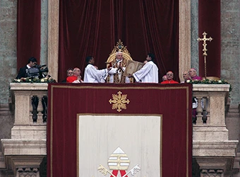 Pope Benedict XVI at Urbi et Orbi day (2008).