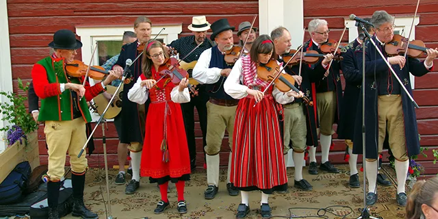 A traditional music band gives the rhythm at the Midsommar folk dancing.
