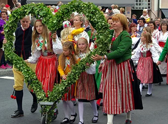 Parade prior to the main Midsommar feast.